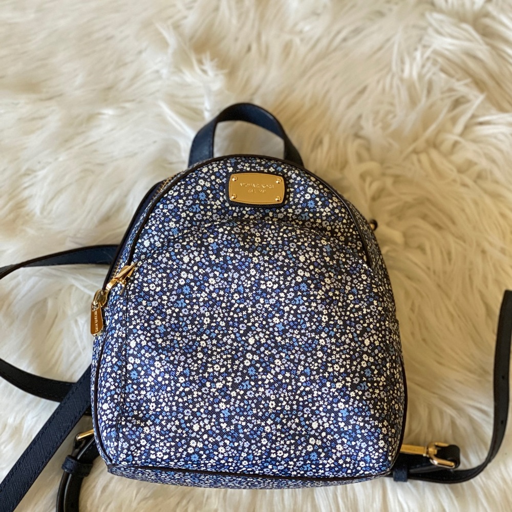 Michael Kors Mini bagpack 💙 NWOT